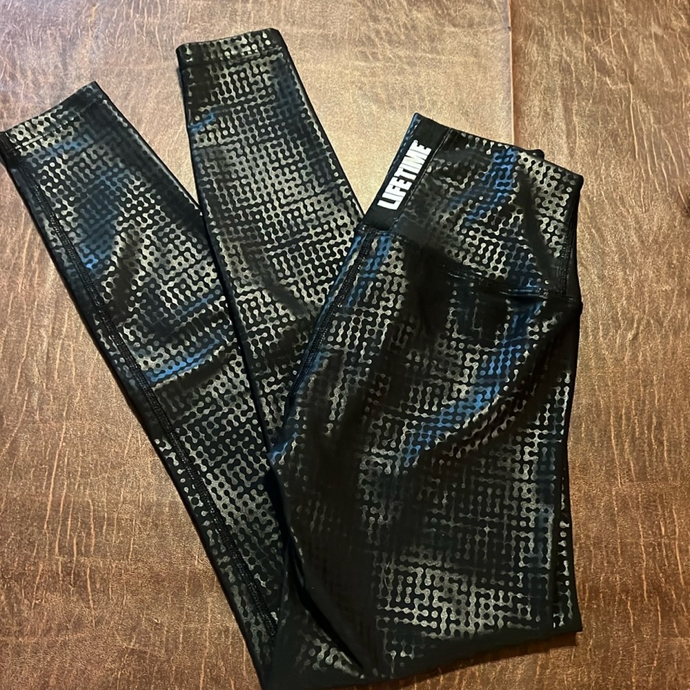 Lifetime Fitness branded athletic wear fold length yoga pants size small